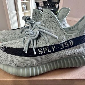 Yeezy Salt 350 V2, excellent condition, size 9, Only worn once, box included.